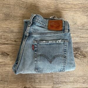 Levi jeans size w28